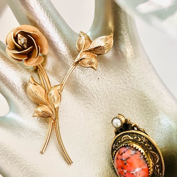 Vintage Original by Robert Pin & Gold Flower Brooch - Picture 4 of 16